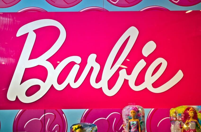  Margot Robbie is Living the Pink Life in New Photos from the Set of Barbie