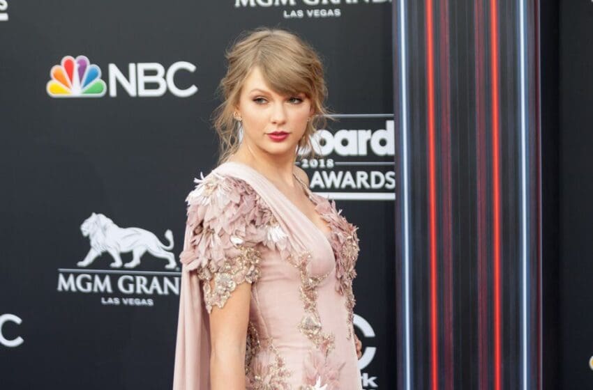  Taylor Swift Faces $1 Million Lawsuit Over 2019 Lover Booklet