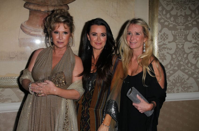  The Deets On Kathy Hilton’s Fallout With Kyle Richards