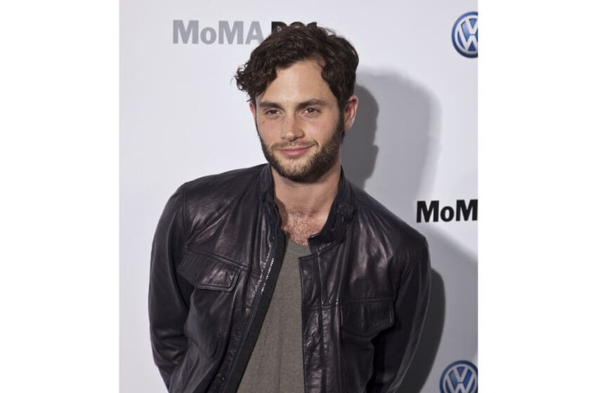  Is It Just Us, Or Does Penn Badgley Look Like Joe Goldberg In This Video?