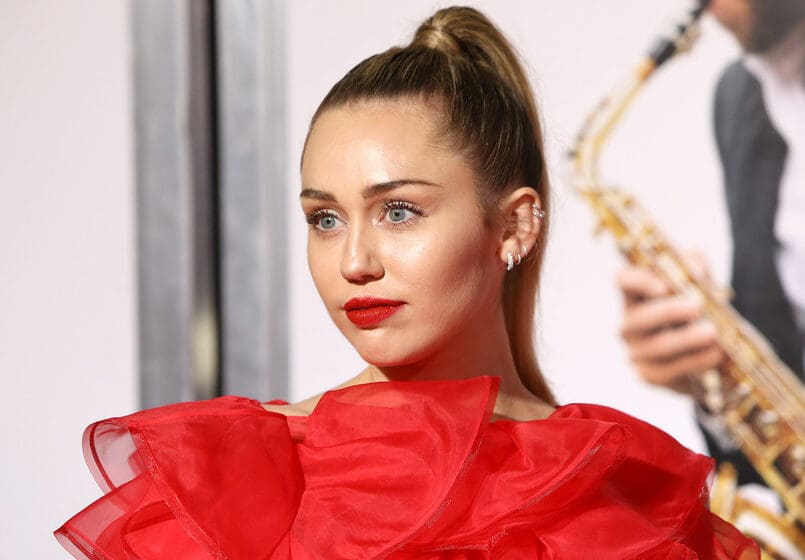  Miley Cyrus Is Ready To Play Godmother Dolly Parton In Biopic