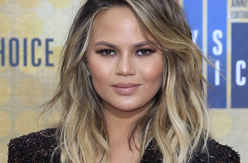  Chrissy Teigen Gets Real About PostPartum Struggles After Second Daughter Birth