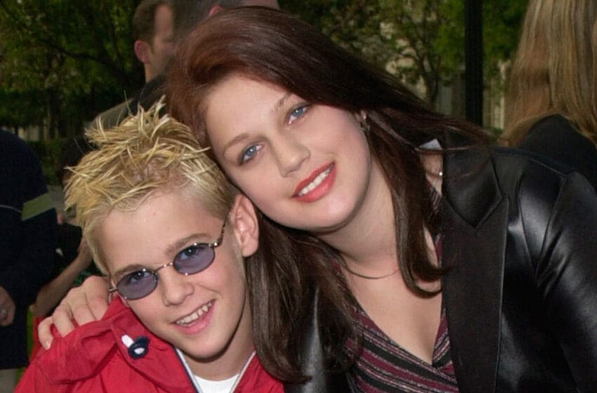  Aaron Carter’s Twin Sister Drops Her Efforts To Take Control Of Her Deceased Brother’s $550,000 Estate