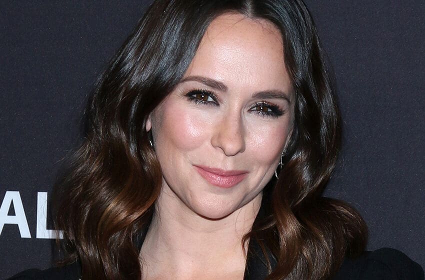  “My Heart Is Grown In Three Sizes Today”: Jennifer Love Hewitt Celebrates 44th Birthday, Reflects On Being “Insecure About Aging”