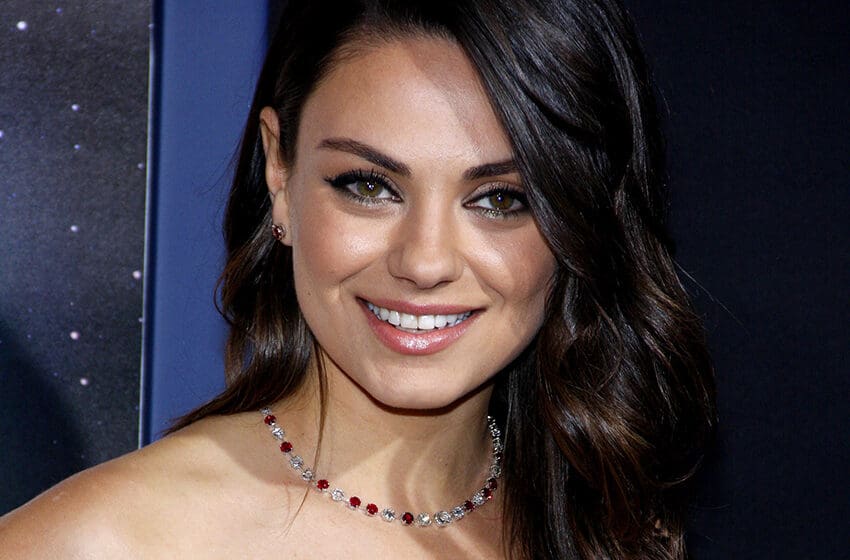  Mila Kunis Agrees With Fans That Reese Witherspoon And Ashton Kutcher Lack Chemistry On Red Carpet Photos