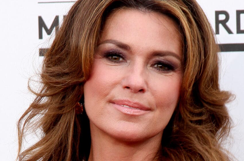  Shania Twain Reflects On How “Depressing And Devastating” It Was To Imagine She’d Never Sing Again After Lyme Disease Diagnosis