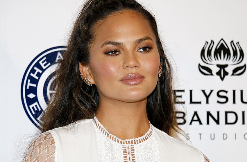  Chrissy Teigen Says Raising Three Small Children Is “Comically Difficult”