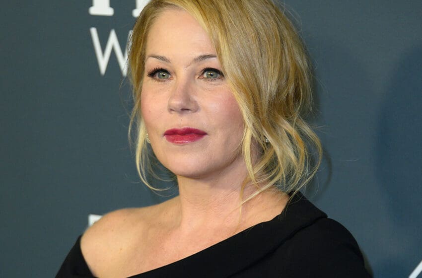  Christina Applegate’s 2023 SAG Awards Might Be Her “Last” Awards Show As She Braves Red Carpet With Walking Cane