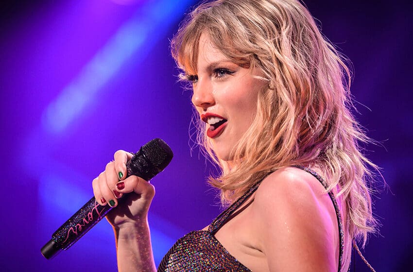  Fans Left In Shock As Taylor Swift Swims Out Of Stage Amid Eras Tour