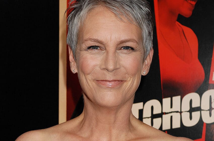  Jamie Lee Curtis Takes Home Oscar Award For Best Supporting Actress, Gives Emotional Speech