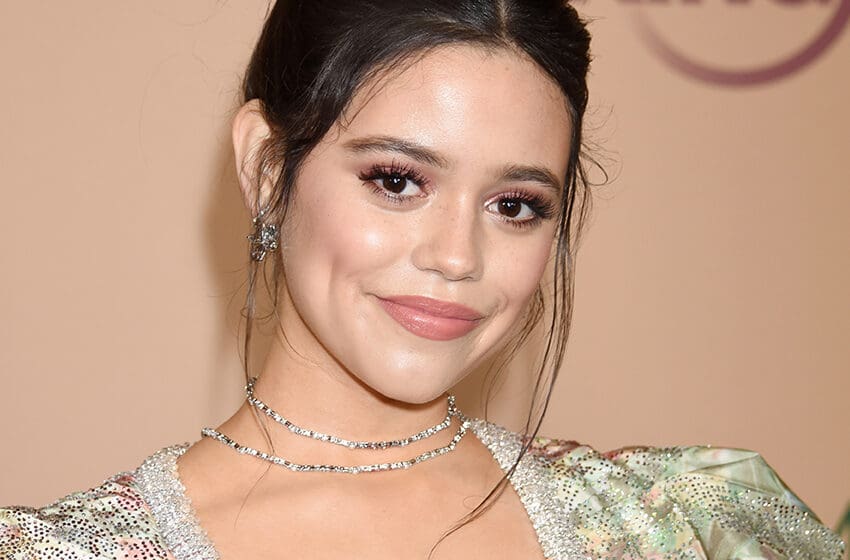  Jenna Ortega And Aubrey Plaza Cook Up A Dark Comedy Storm At The Sag Awards