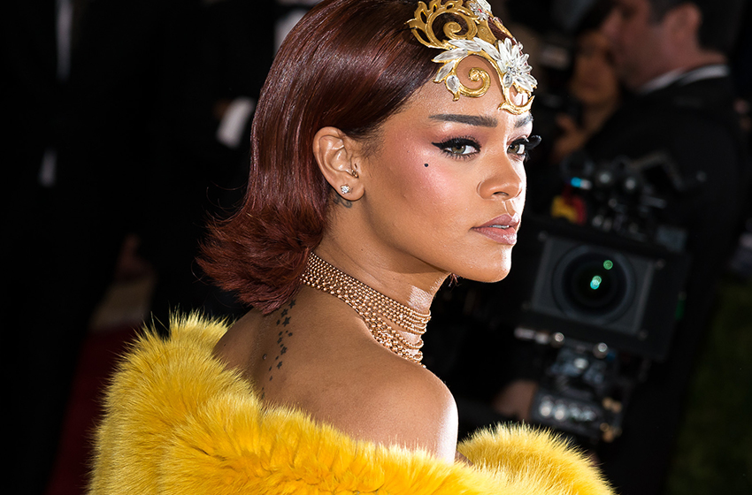  Rihanna Goes Shopping For Clothes In LA, Hints At Unborn Baby’s Gender