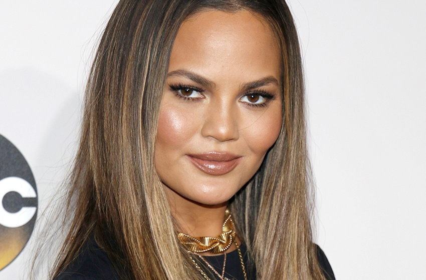  Chrissy Teigen Shares Body Positive Post With Daughter Esti Maxine