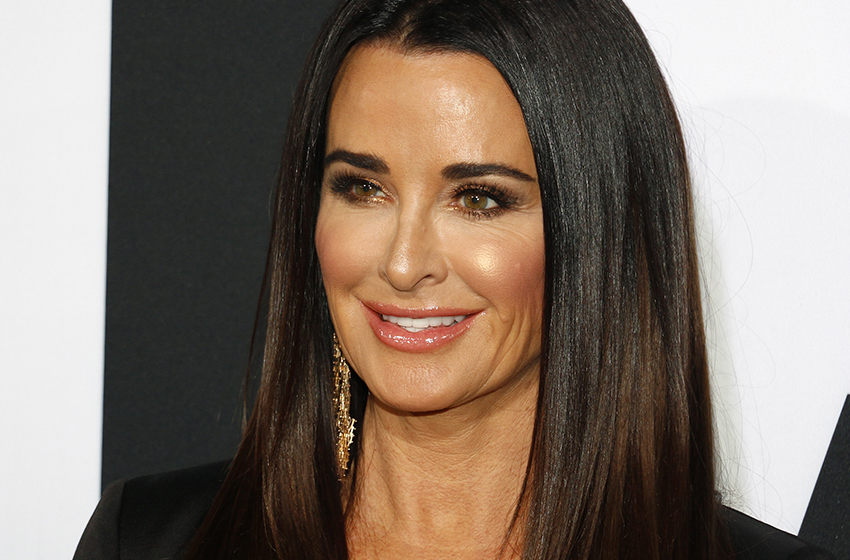  Kyle Richards Denies Rumors of Using Weight-Loss Drug, Ozempic, Wonders Why Castmate Erika Doesn’t Face Same Scrutiny