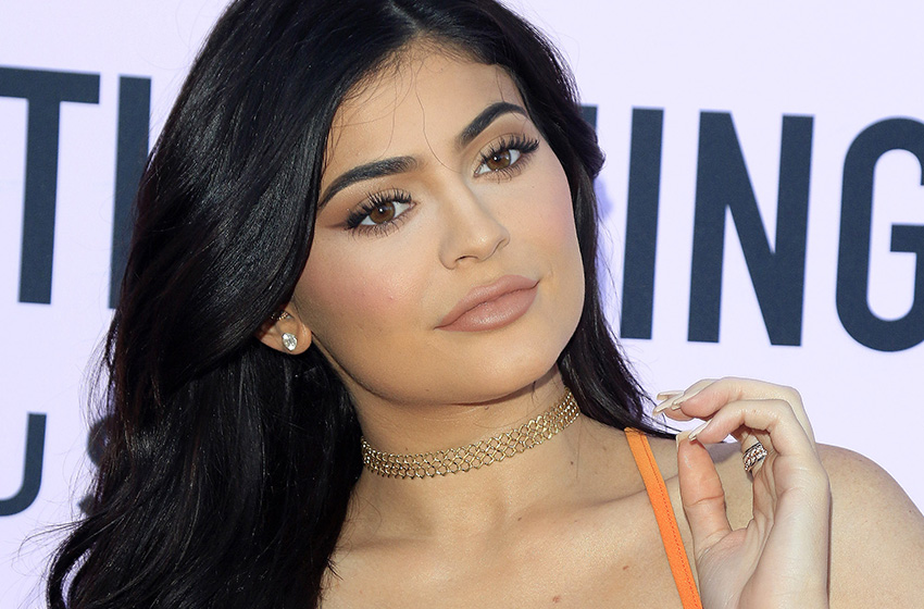  Kylie Jenner Admits to Getting Breast Implants As a Teen and Regrets the Decision