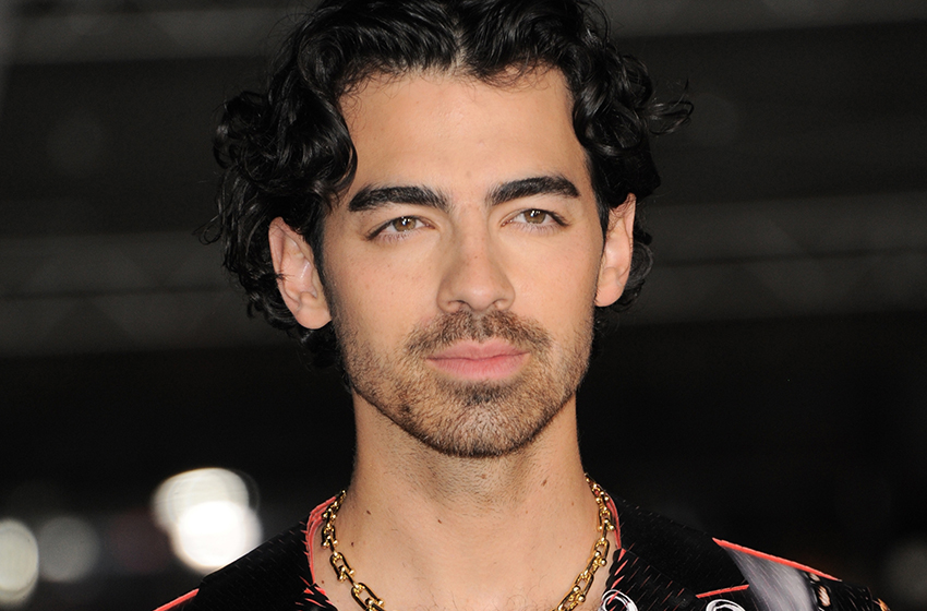  Joe Jonas Seen Without Wedding Ring Amid Divorce With Sophie Tuner