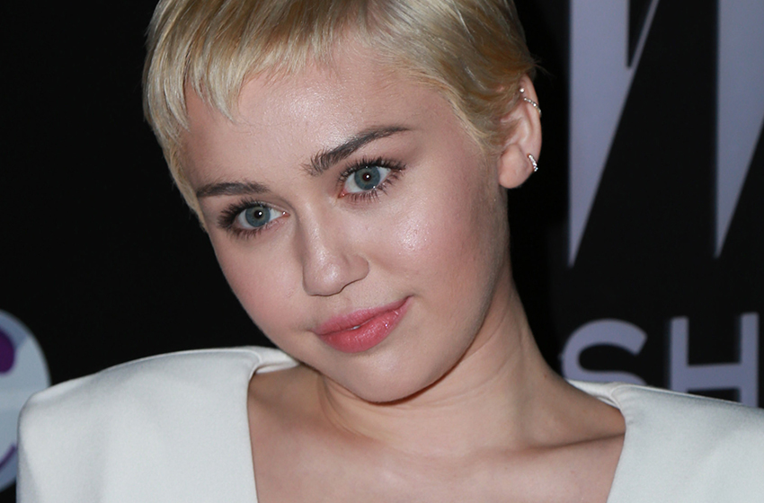  Miley Cyrus Doesn’t Want to Tour, Believes It’s Unhealthy for Her