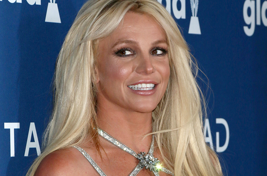  Britney Spears Injured Her Arm and Leg While Dancing With Knives in New Video