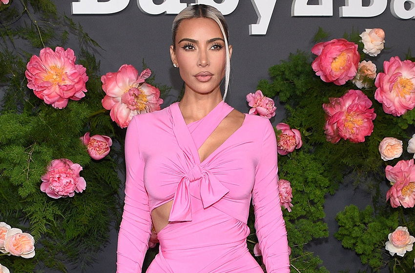  Kim Kardashian Kicks Off 43rd Birthday Week With Flowers And Ice Cream From Snoop Dogg