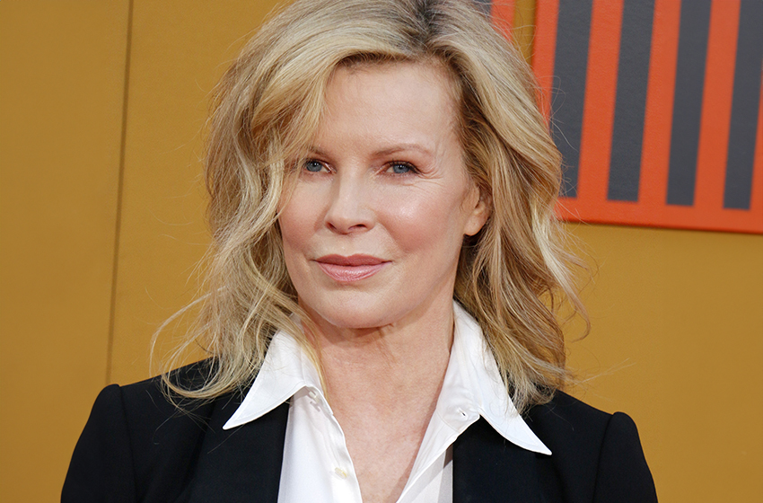  Reclusive Actress Kim Basinger Spotted in Public and About To Attend First Red Carpet Event in 4 Years