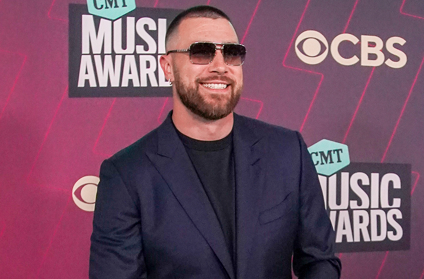  Travis Kelce Thanks Girlfriend Taylor Swift on His Podcast: A Sweet Moment Indeed