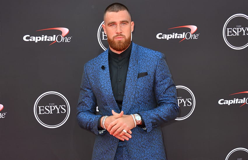  Travis Kelce Dedicates Special Karaoke Award To Taylor Swift At Charity Golf Tournament