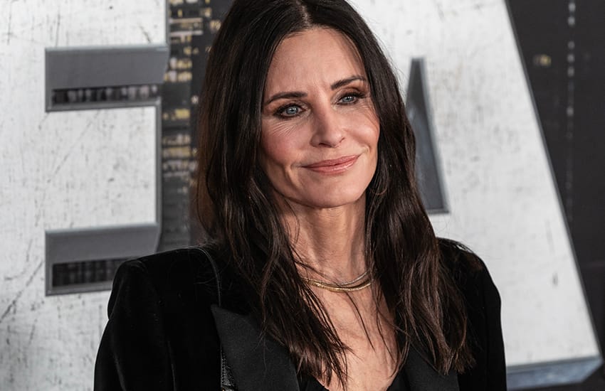  Courteney Cox Remembers “Friends” Finale On Its 20th Anniversary Amid Emotional Reflections