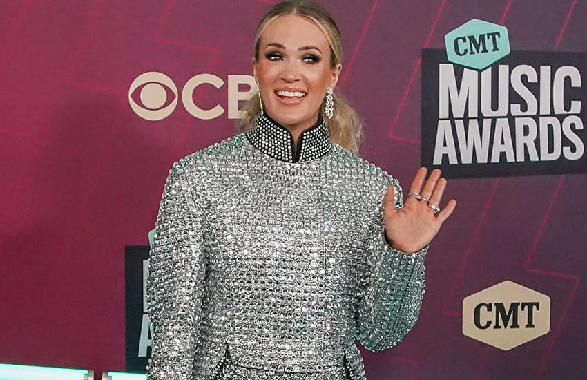  Carrie Underwood And Family Safe After Fire At Tennessee Hom