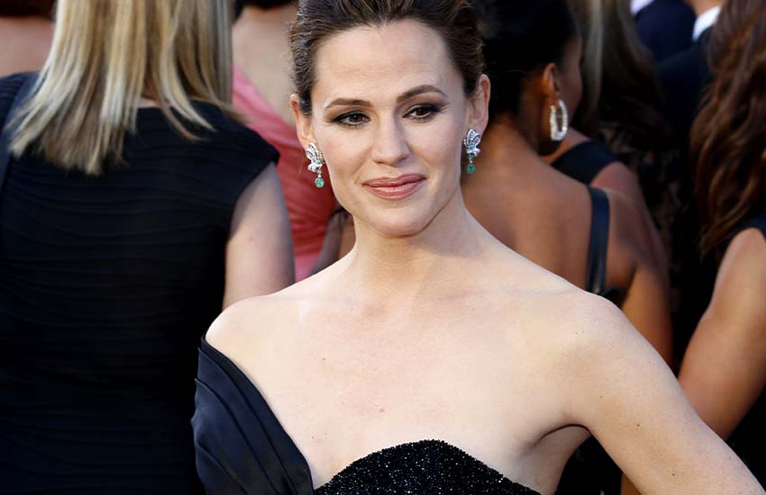  Jennifer Garner Supports Ben Affleck Amid Marriage Troubles With Jennifer Lopez, Source Says