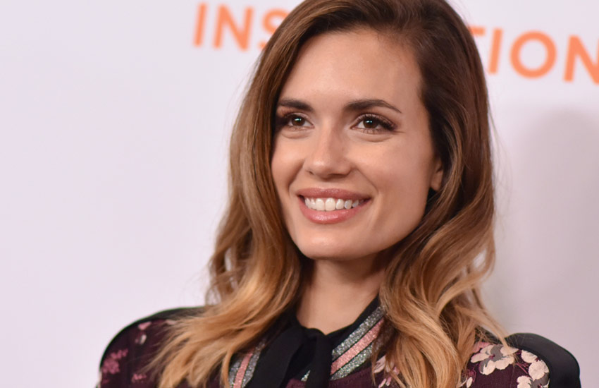  Torrey DeVitto Reveals The Real Reason She Didn’t Return To “The Vampire Diaries”