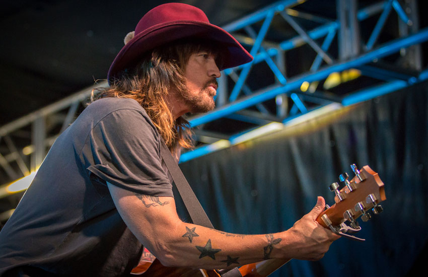  Billy Ray Cyrus Joins Son Braison For a Memorable Grand Ole Opry Performance