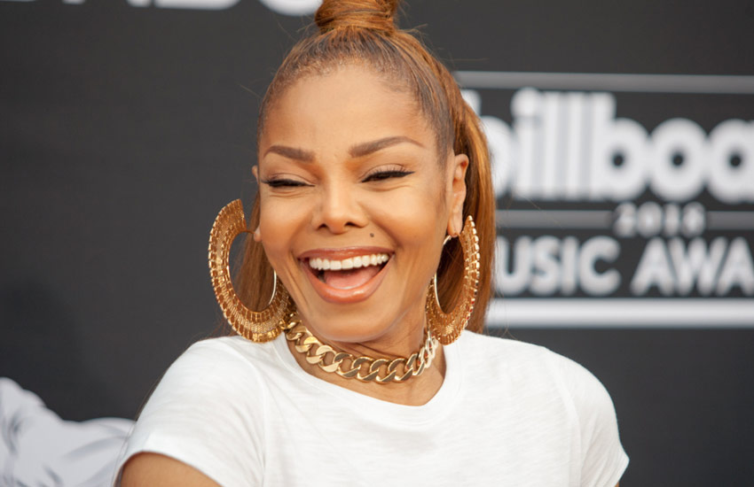  Janet Jackson Reveals Surprising Hollywood Connections: “We’re All Family”