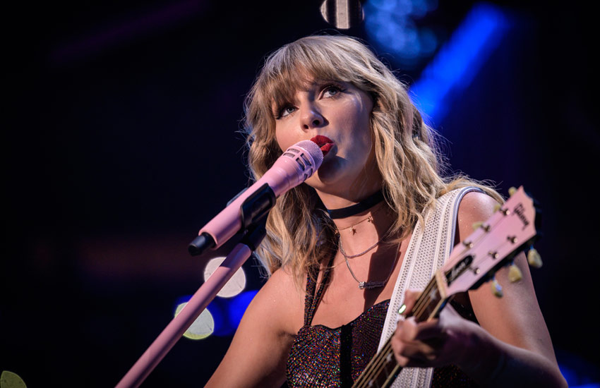  Taylor Swift Backs Kamala Harris For 2024 Presidential Race, Encourages Fans To Get Informed