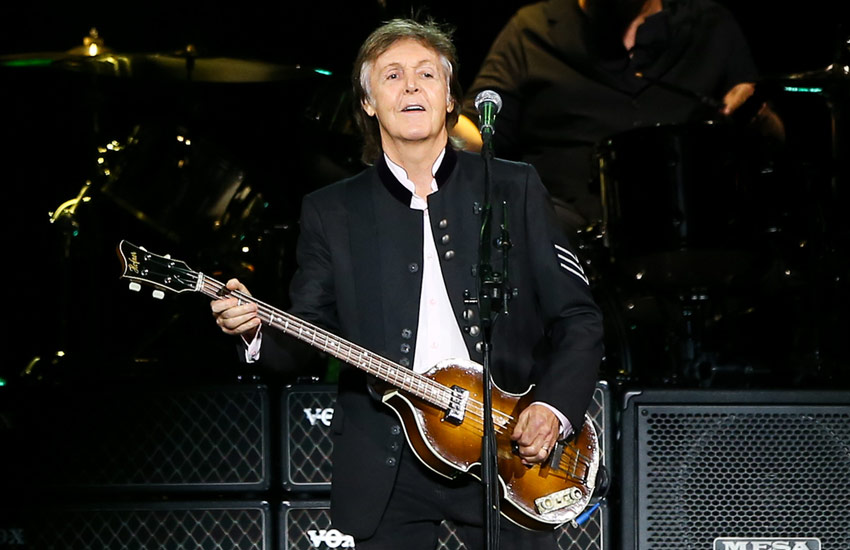  Paul McCartney And Deon Cole Light Up The Hollywood Improv