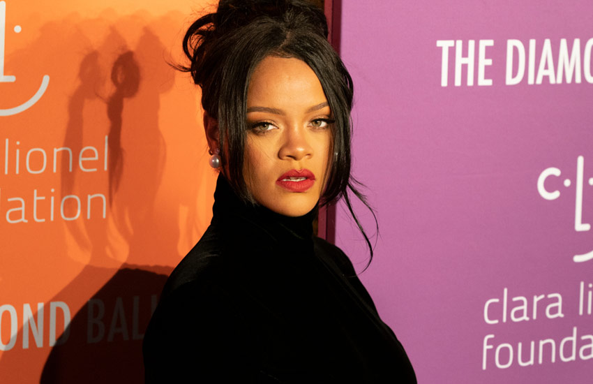  Rihanna Shares Her Go-To Mom Outfit: “Anything That’s Cozy, Anything That’s Stretchy”