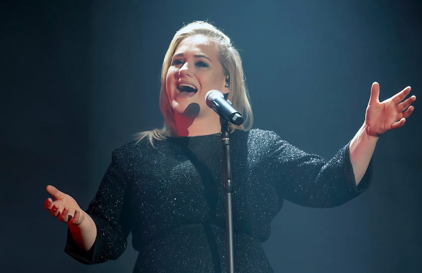  Adele Issues Tearful Tribute To Céline Dion During Las Vegas Residency