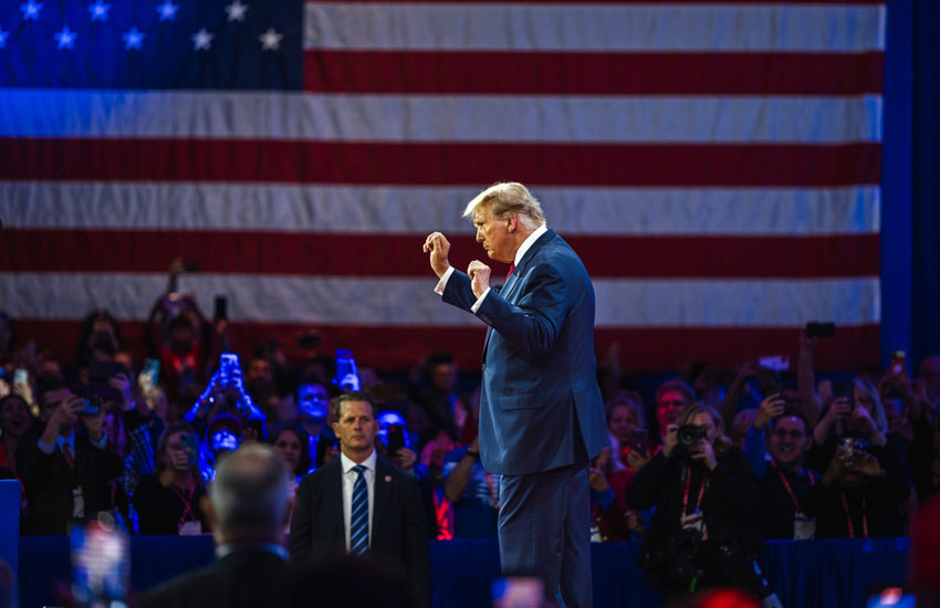  Trump’s Latest Stunt: Riding a Garbage Truck to Throw Shade at Biden?