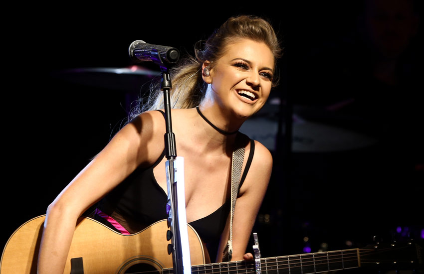  Kelsea Ballerini Opens Up About Embarrassing Onstage Moments — And Her Secret To Laughing It Off