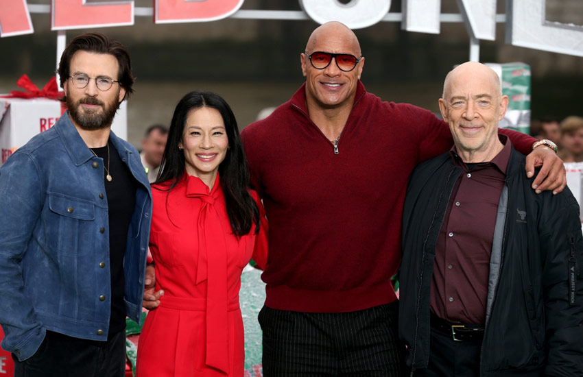  Dwayne Johnson Talks Sharing “Good Chemistry” With Chris Evans During “Red One” Filming