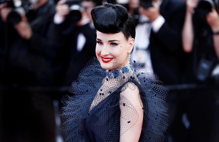  Dita Von Teese Praises Taylor Swift: “She’s So Smart, And Professional…”