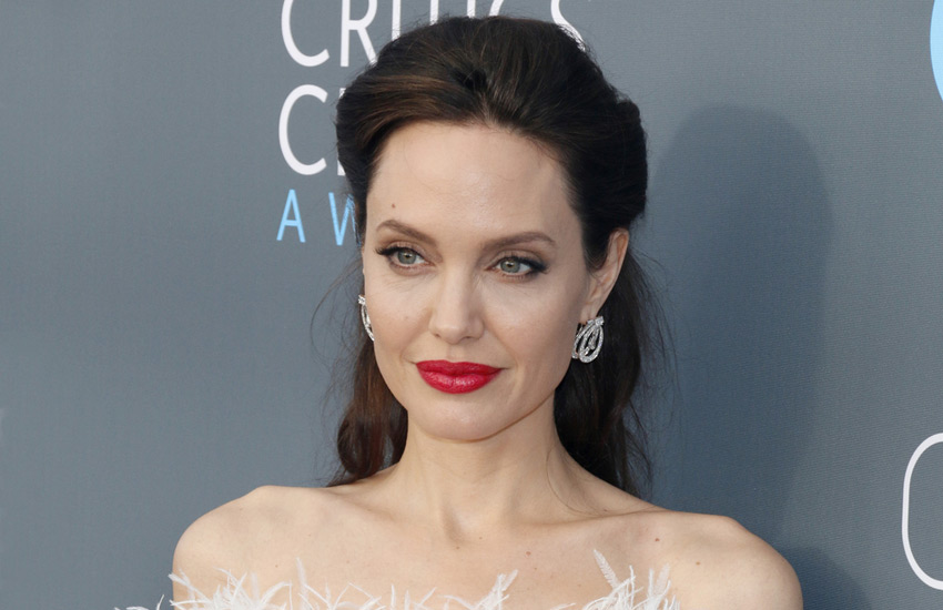  How Tomb Raider Helped Angelina Jolie Kick A Two-Pack-a-Day Habit