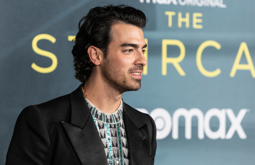  Joe Jonas Shuts Down Cocaine Rumors: “I’ve Never Touched Cocaine In My Life”